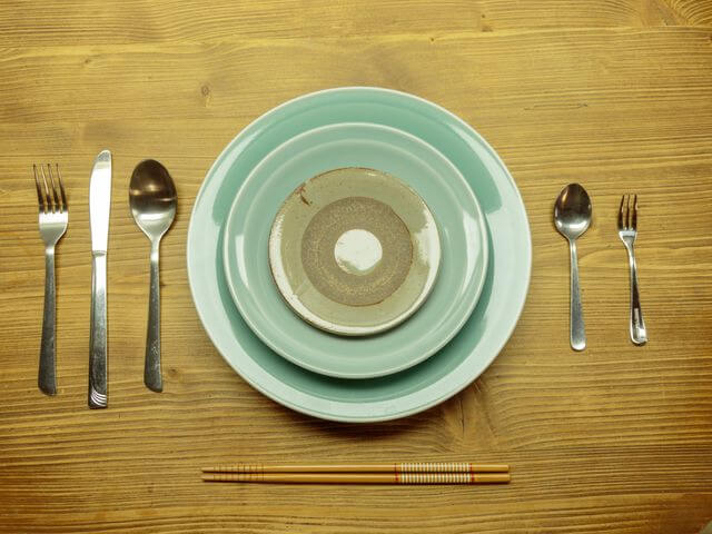 Plates & Cutlery